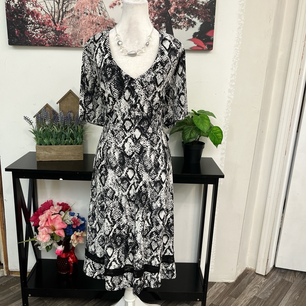 Signature By Robbie Bee Women’s Sheath Dress Plus Size 2XL V Neck Pullover
